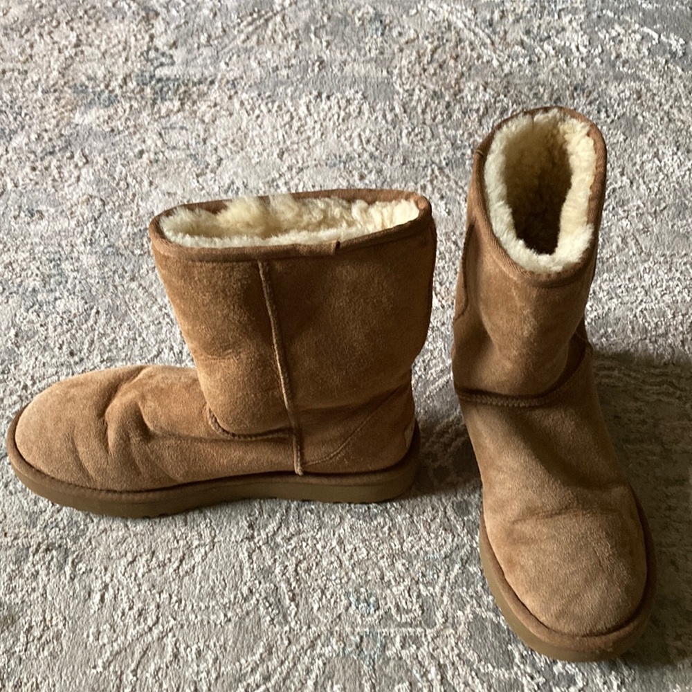 Size 9 Uggs tan boots